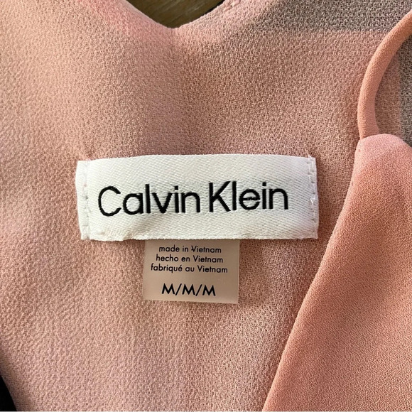 EUC Calvin Klein Women's Sleeveless Printed V-Neck Top Black / Desert Rose Med - Picture 11 of 12